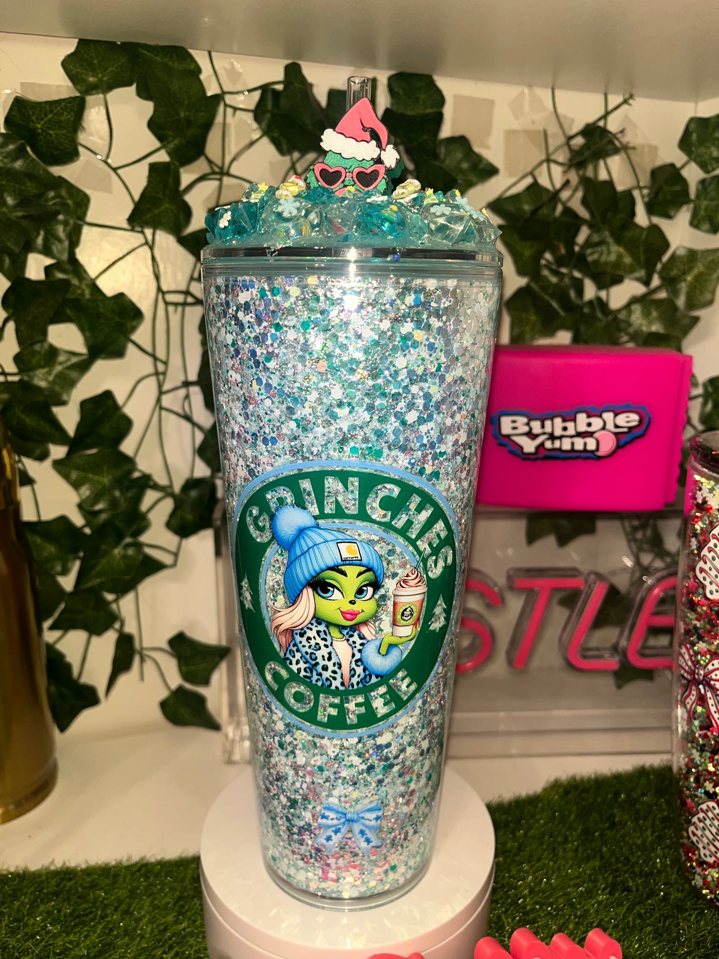 24oz grinch girl Snowglobe & 3d straw topper
