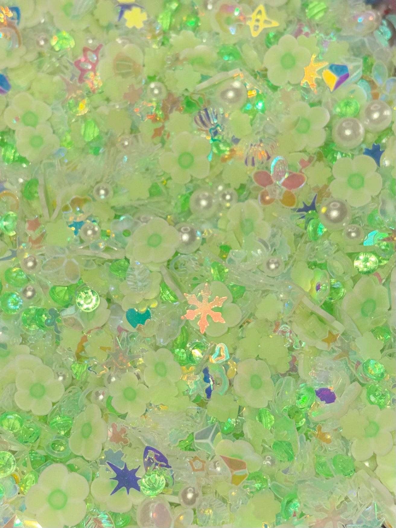 Green shape mix ( Glow in dark)