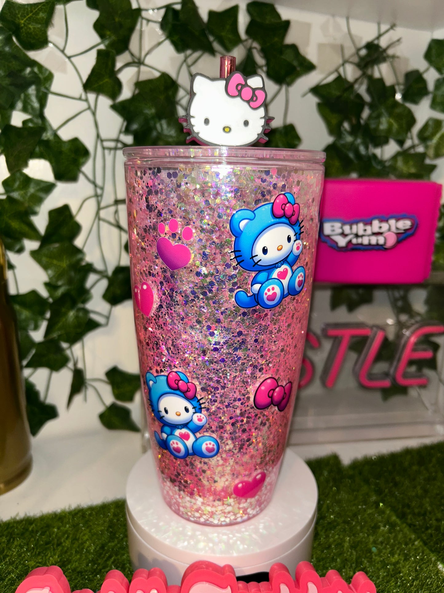 24oz HK Snowglobe with straw topper