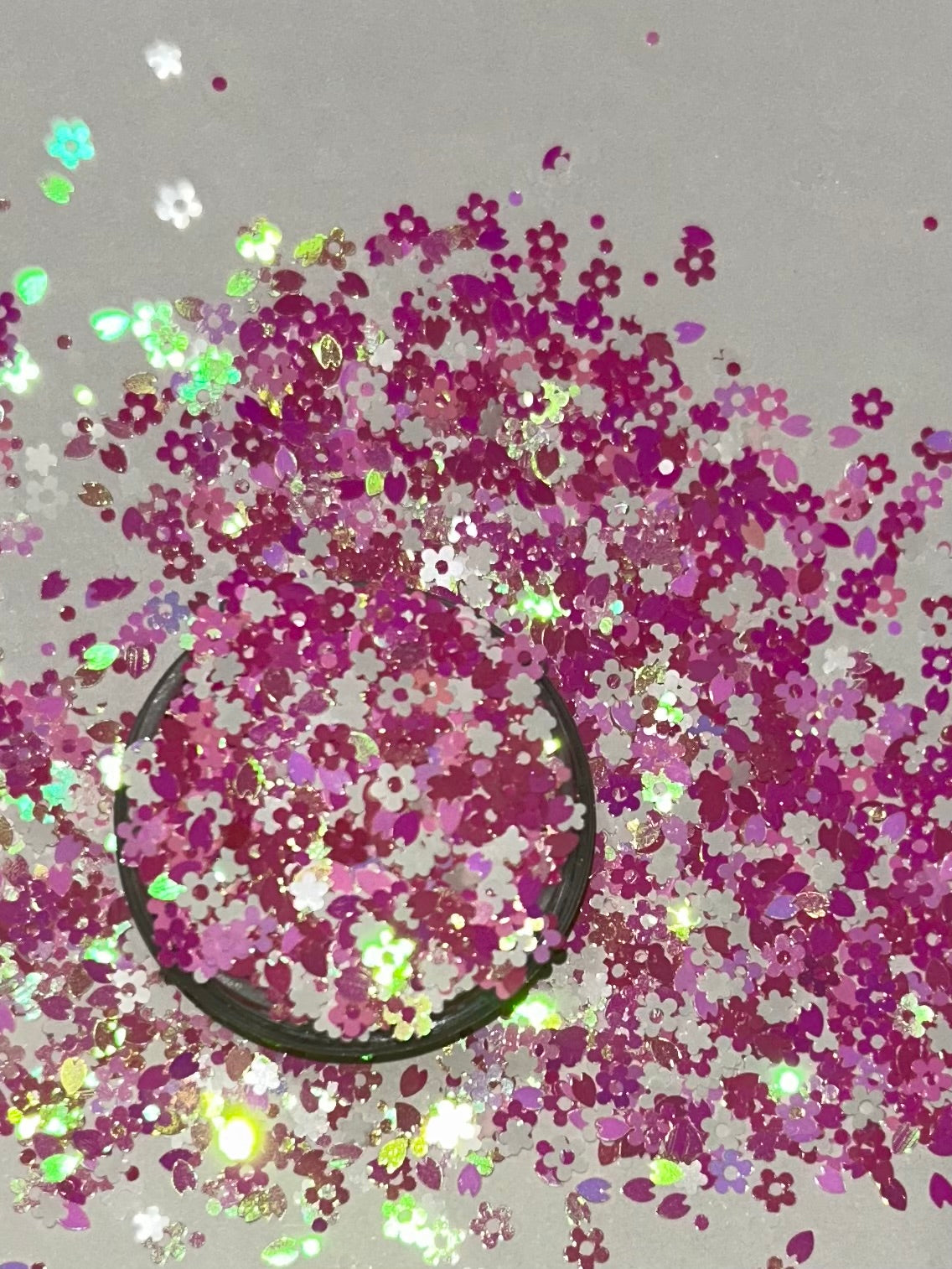 Flower power shape glitter